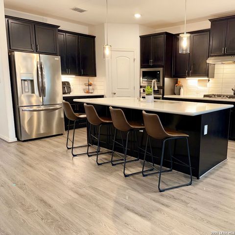 727 NAVARRO ST, New Braunfels, TX 78132