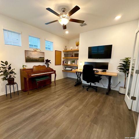 727 NAVARRO ST, New Braunfels, TX 78132