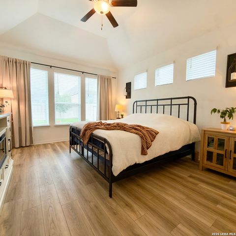 727 NAVARRO ST, New Braunfels, TX 78132