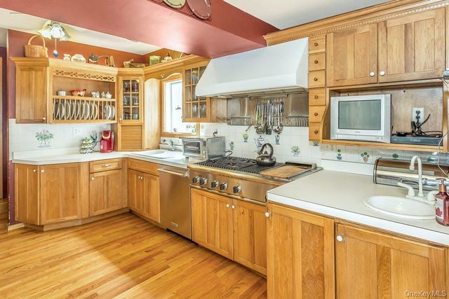156-17 33rd Avenue, Flushing, NY 11354