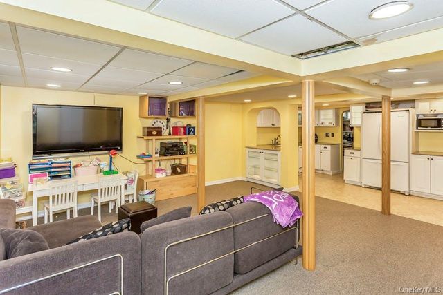 156-17 33rd Avenue, Flushing, NY 11354