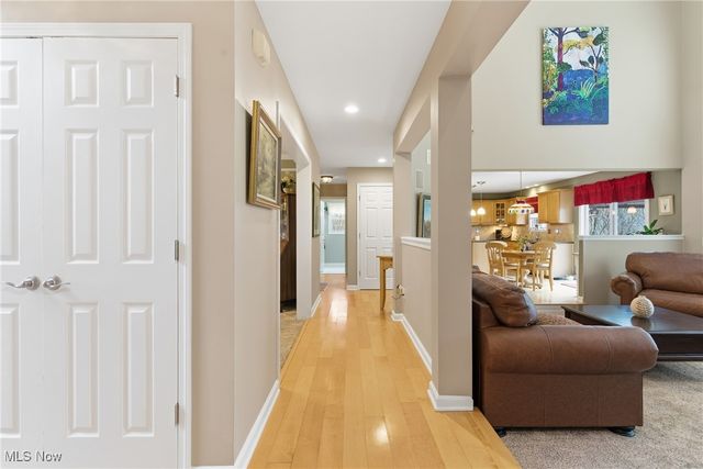 1390 Silverdale Circle, Twinsburg, OH 44087