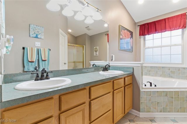 1390 Silverdale Circle, Twinsburg, OH 44087