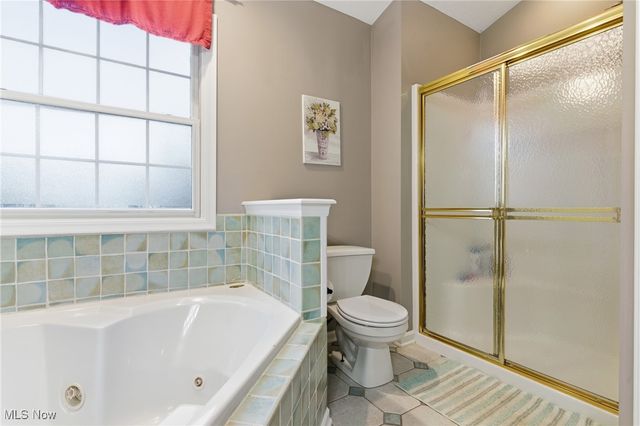 1390 Silverdale Circle, Twinsburg, OH 44087