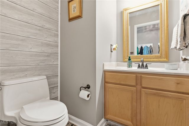 1390 Silverdale Circle, Twinsburg, OH 44087