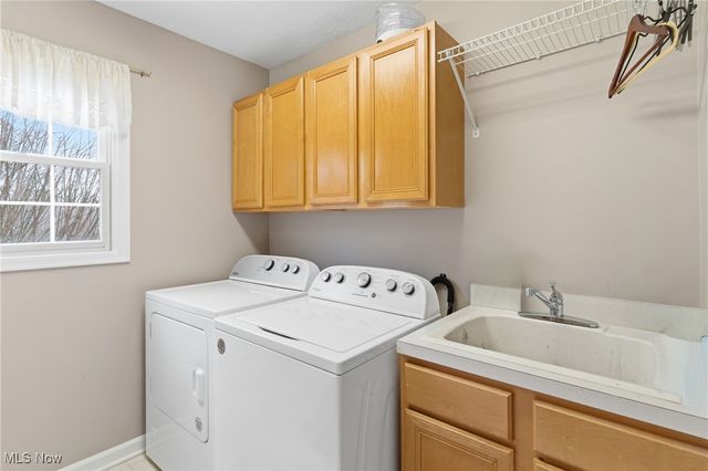 1390 Silverdale Circle, Twinsburg, OH 44087