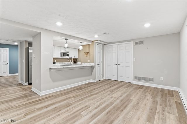 1390 Silverdale Circle, Twinsburg, OH 44087