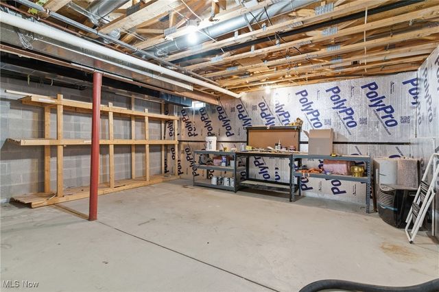 1390 Silverdale Circle, Twinsburg, OH 44087