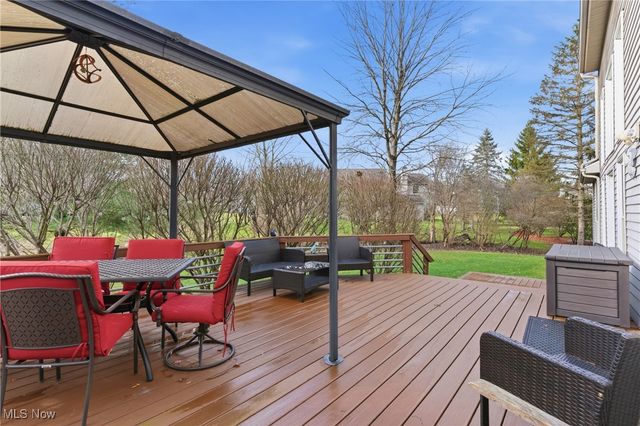 1390 Silverdale Circle, Twinsburg, OH 44087