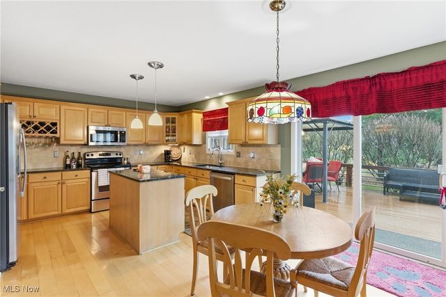 1390 Silverdale Circle, Twinsburg, OH 44087