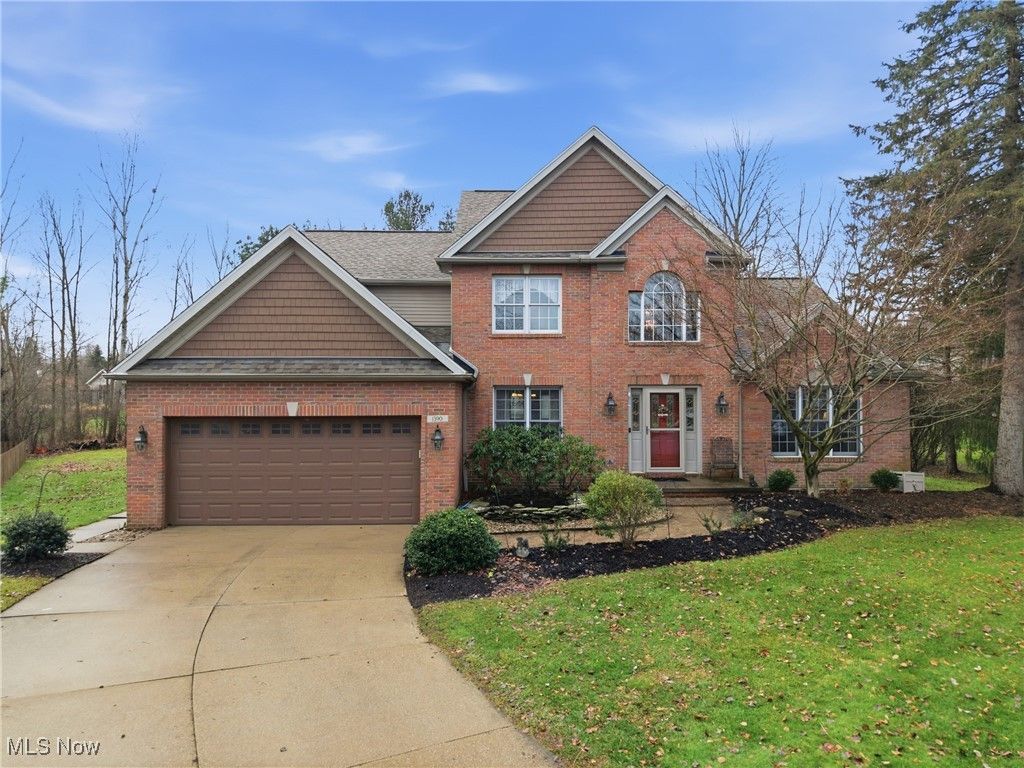 1390 Silverdale Circle, Twinsburg, OH 44087