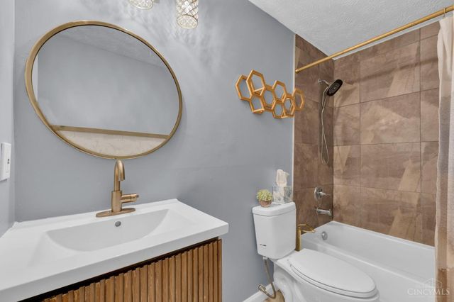 1364 Karahill Drive, Forest Park, OH 45240