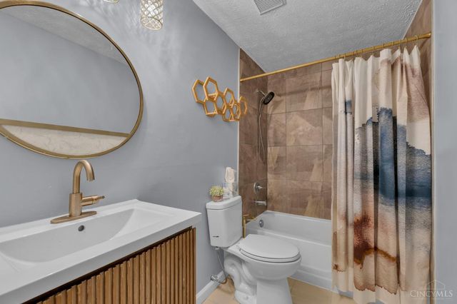 1364 Karahill Drive, Forest Park, OH 45240