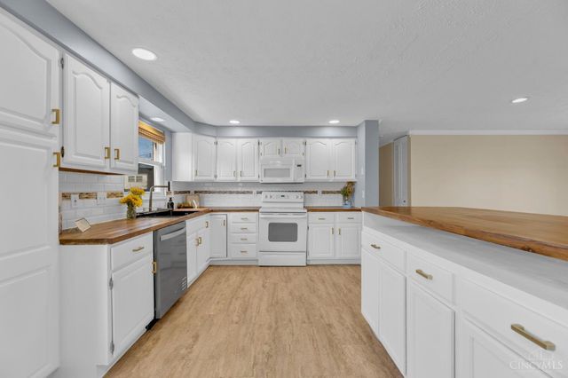 1364 Karahill Drive, Forest Park, OH 45240