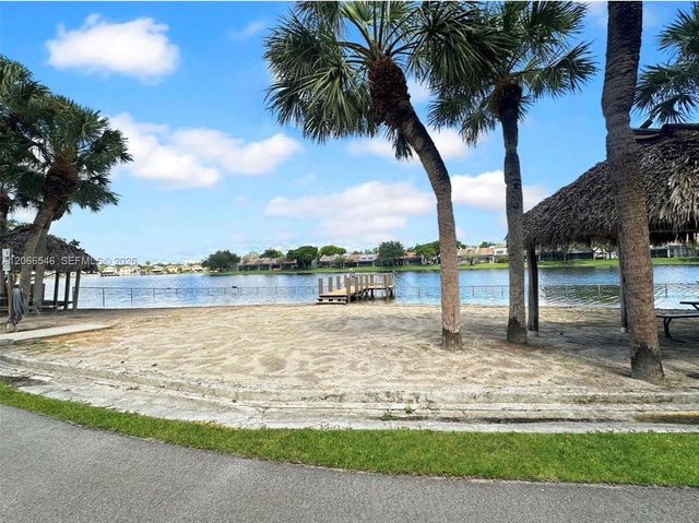 901 Colony Point Circle 111, Pembroke Pines, FL 33026