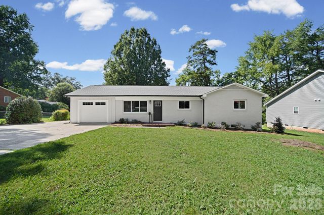 1041 Watts Drive, Charlotte, NC 28216