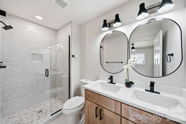 1041 Watts Drive, Charlotte, NC 28216