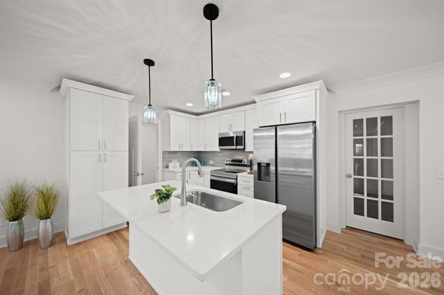 1041 Watts Drive, Charlotte, NC 28216