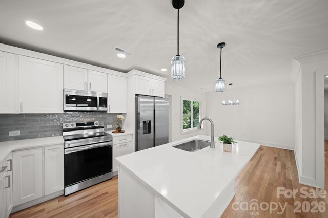 1041 Watts Drive, Charlotte, NC 28216