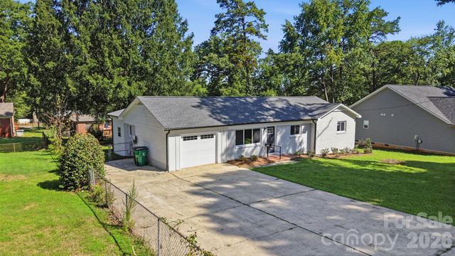 1041 Watts Drive, Charlotte, NC 28216