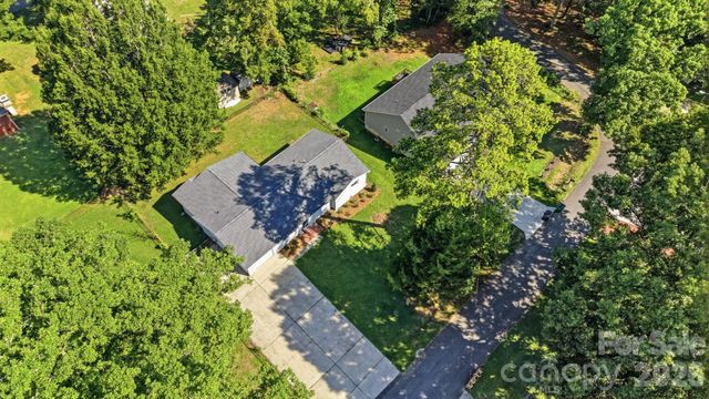 1041 Watts Drive, Charlotte, NC 28216