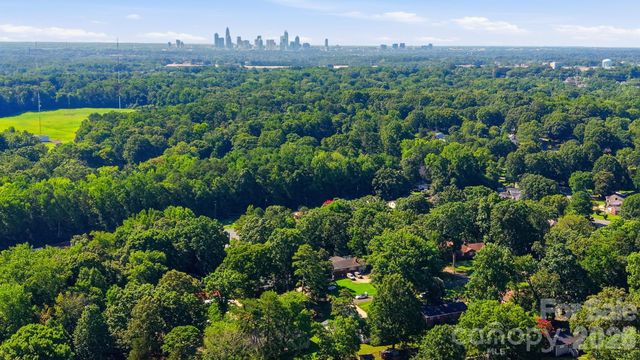1041 Watts Drive, Charlotte, NC 28216