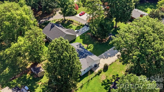 1041 Watts Drive, Charlotte, NC 28216