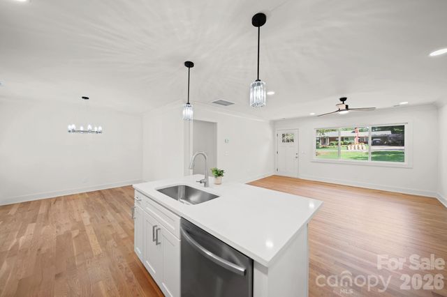 1041 Watts Drive, Charlotte, NC 28216