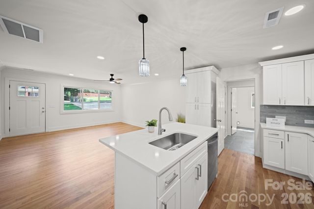 1041 Watts Drive, Charlotte, NC 28216