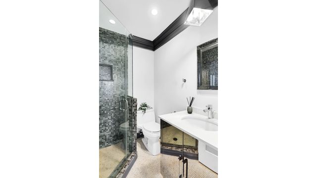806 HALSEY Street, New York City, NY 11233
