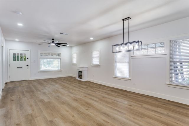 2101 Fairmount Avenue, Fort Worth, TX 76110