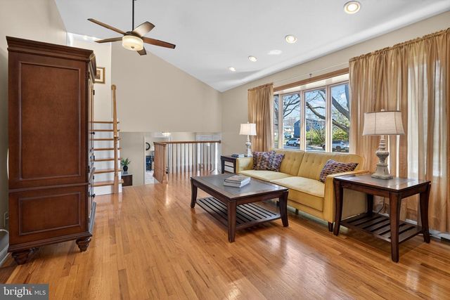 7 GRIGGS RD, Cranbury, NJ 08512