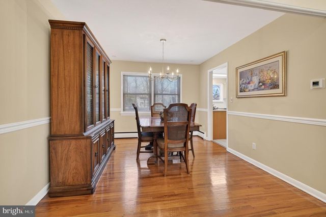 7 GRIGGS RD, Cranbury, NJ 08512