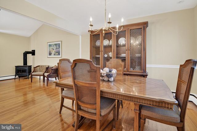 7 GRIGGS RD, Cranbury, NJ 08512