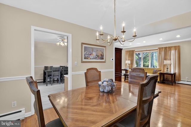 7 GRIGGS RD, Cranbury, NJ 08512