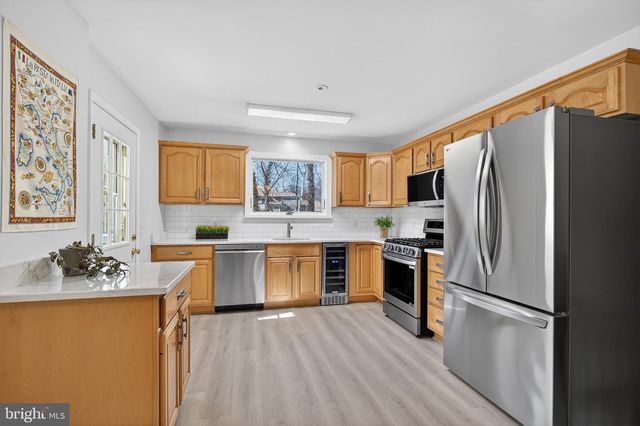 7 GRIGGS RD, Cranbury, NJ 08512