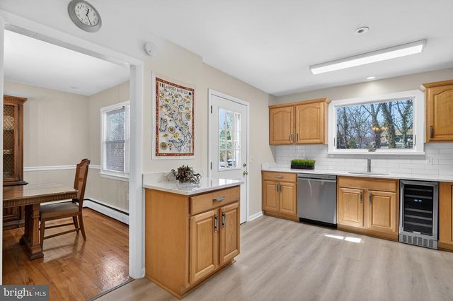 7 GRIGGS RD, Cranbury, NJ 08512