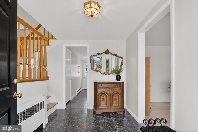 7 GRIGGS RD, Cranbury, NJ 08512