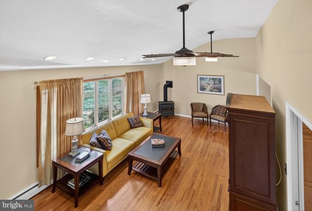 7 GRIGGS RD, Cranbury, NJ 08512