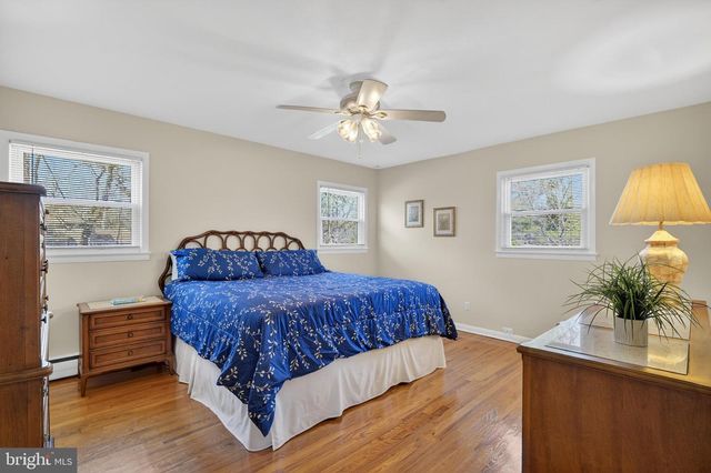 7 GRIGGS RD, Cranbury, NJ 08512