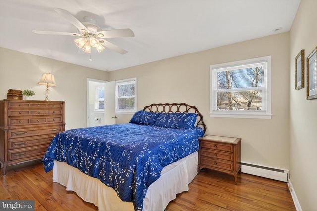 7 GRIGGS RD, Cranbury, NJ 08512