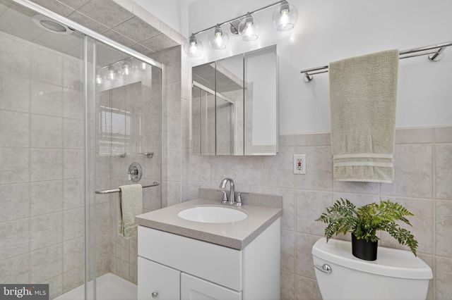 7 GRIGGS RD, Cranbury, NJ 08512