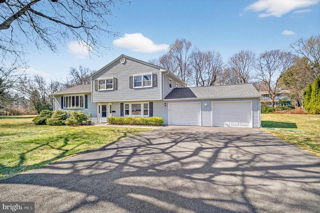 7 GRIGGS RD, Cranbury, NJ 08512