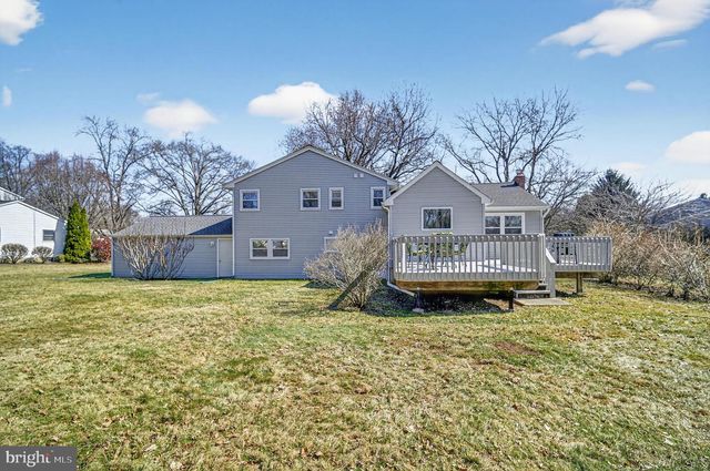 7 GRIGGS RD, Cranbury, NJ 08512