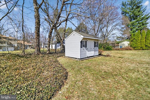 7 GRIGGS RD, Cranbury, NJ 08512