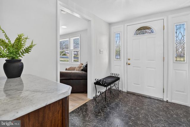 7 GRIGGS RD, Cranbury, NJ 08512