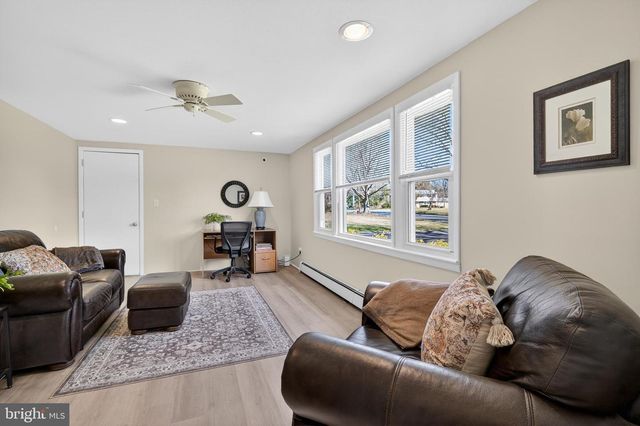 7 GRIGGS RD, Cranbury, NJ 08512