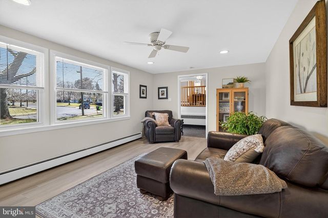 7 GRIGGS RD, Cranbury, NJ 08512