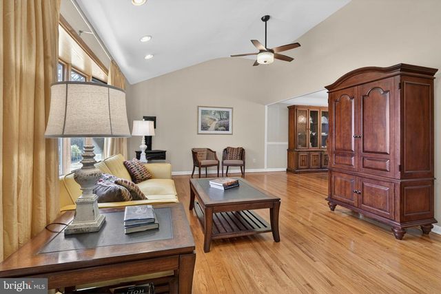 7 GRIGGS RD, Cranbury, NJ 08512