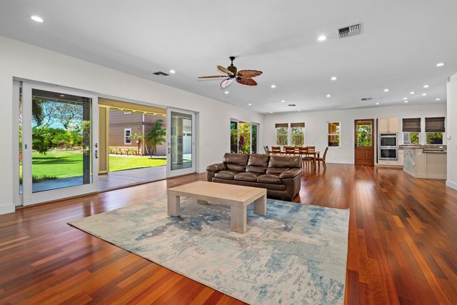 1050 Kapukaulua Pl, Paia, HI 96779